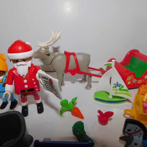 Playmobil 2021 Christmas Advent Calendar Figure & Item Lot Santa Elves Toys READ - Picture 4 of 10
